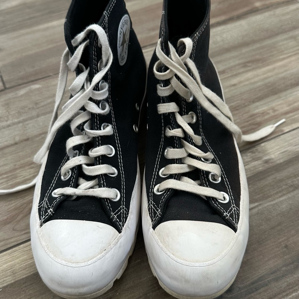 Used Women’s Converse Chuck Taylor Lugged Sneaker